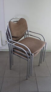 Müüa suure inimese toolid.