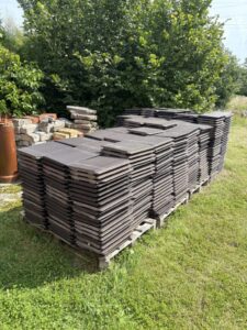 Braas Tegalit katusekivid mustjaspruun – ca 750 tk (u 75 m²) KASUTATUD